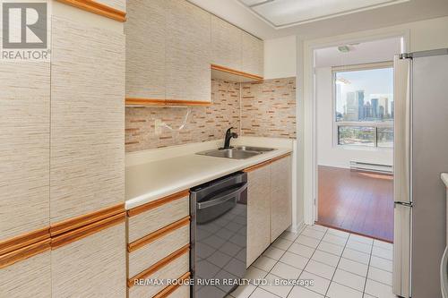 1803 - 4450 Tucana Court, Mississauga, ON - Indoor Photo Showing Kitchen With Double Sink