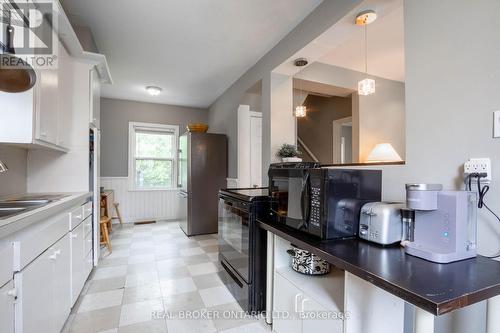 133 Bond Street N, Hamilton, ON - Indoor Photo Showing Kitchen