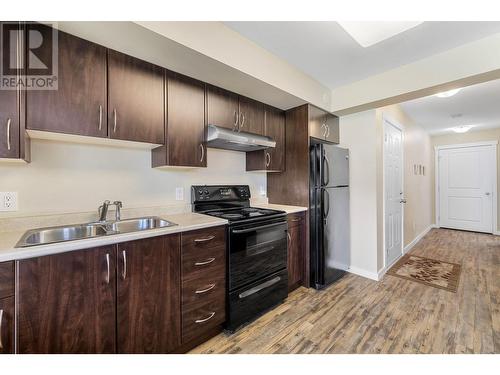 1477 Glenmore Road N Unit# 201B, Kelowna, BC - Indoor Photo Showing Kitchen With Double Sink