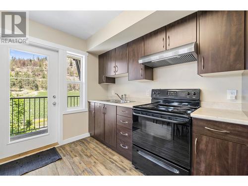 1477 Glenmore Road N Unit# 201B, Kelowna, BC - Indoor Photo Showing Kitchen With Double Sink