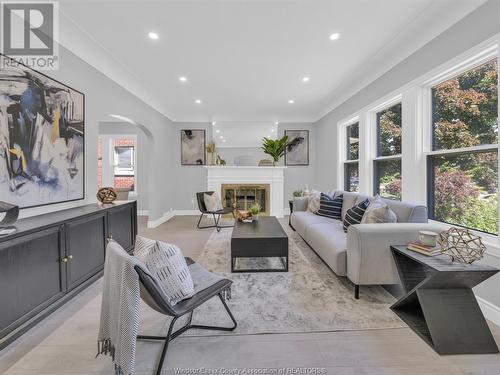 1331 Victoria Avenue, Windsor, ON - Indoor Photo Showing Living Room With Fireplace