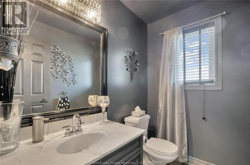 6060 Catherine Duransky Drive, Essex, ON - Indoor Photo Showing Bathroom