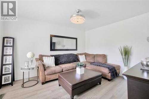 6060 Catherine Duransky Drive, Essex, ON - Indoor Photo Showing Living Room