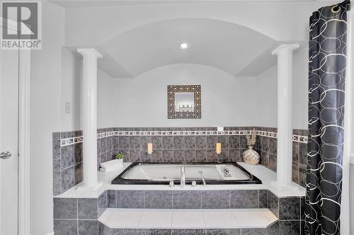 6060 Catherine Duransky Drive, Essex, ON - Indoor Photo Showing Bathroom