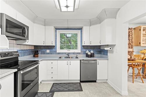 665 Nash Road N, Hamilton, ON - Indoor Photo Showing Kitchen With Double Sink