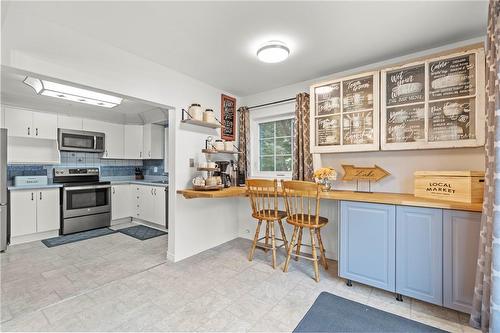 665 Nash Road N, Hamilton, ON - Indoor Photo Showing Kitchen