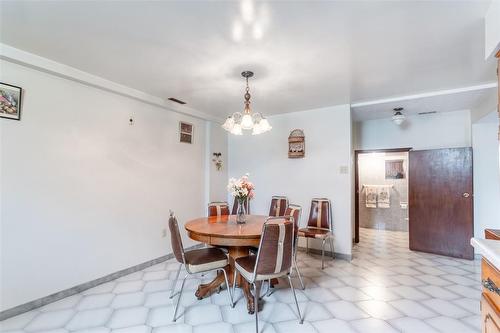 30 Pavarotti Court, Hamilton, ON - Indoor Photo Showing Dining Room