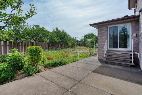 30 Pavarotti Court, Hamilton, ON - Outdoor