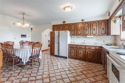 30 Pavarotti Court, Hamilton, ON - Indoor Photo Showing Kitchen With Double Sink