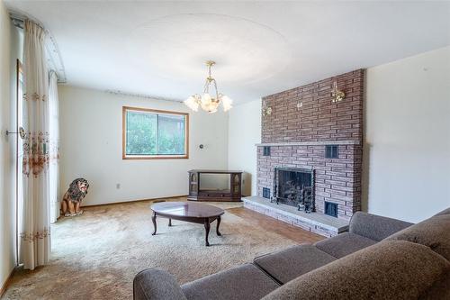 30 Pavarotti Court, Hamilton, ON - Indoor Photo Showing Living Room With Fireplace