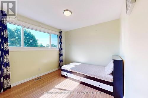 414 Grange Court, Oshawa, ON - Indoor Photo Showing Bedroom