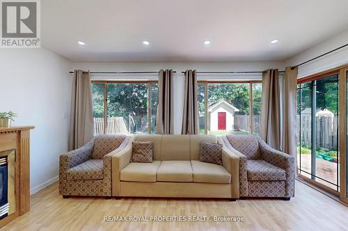 414 Grange Court, Oshawa, ON - Indoor Photo Showing Living Room With Fireplace