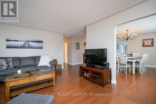 9 Quaker Court, Prince Edward County, ON - Indoor Photo Showing Living Room