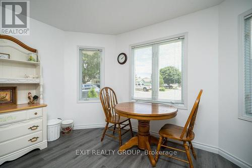 9 Quaker Court, Prince Edward County, ON - Indoor Photo Showing Dining Room