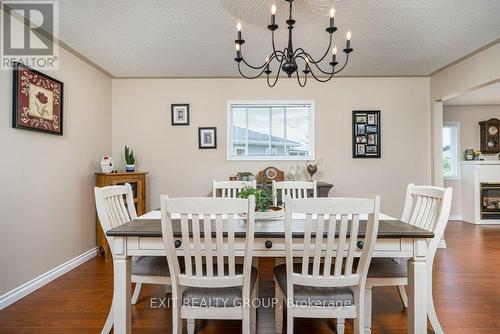 9 Quaker Court, Prince Edward County, ON - Indoor Photo Showing Dining Room