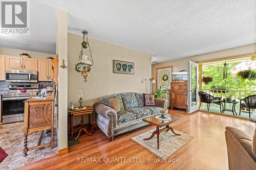 17 Huron Drive, Brighton, ON - Indoor Photo Showing Living Room