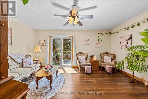 17 Huron Drive, Brighton, ON - Indoor Photo Showing Living Room