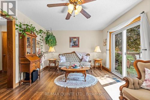 17 Huron Drive, Brighton, ON - Indoor Photo Showing Living Room