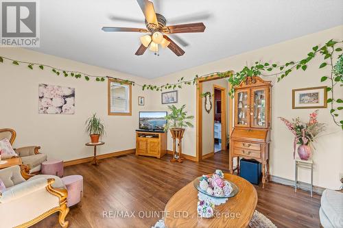 17 Huron Drive, Brighton, ON - Indoor Photo Showing Living Room