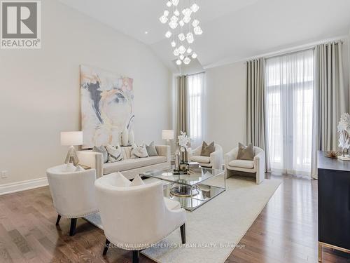 108 Burns Boulevard, King, ON - Indoor Photo Showing Living Room