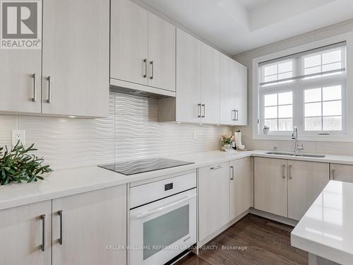 108 Burns Boulevard, King, ON - Indoor Photo Showing Kitchen With Upgraded Kitchen