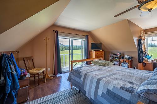 9255 Firehall Frontage Road, Salmon Arm, BC - Indoor Photo Showing Bedroom