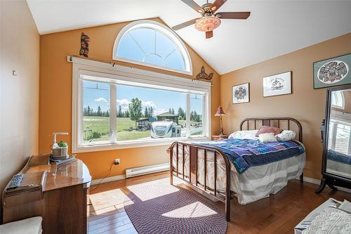 9255 Firehall Frontage Road, Salmon Arm, BC - Indoor Photo Showing Bedroom