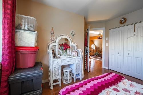 9255 Firehall Frontage Road, Salmon Arm, BC - Indoor Photo Showing Bedroom