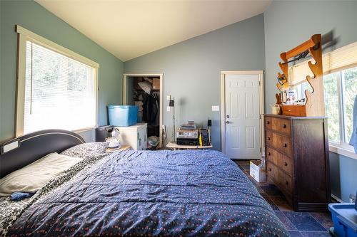 9255 Firehall Frontage Road, Salmon Arm, BC - Indoor Photo Showing Bedroom