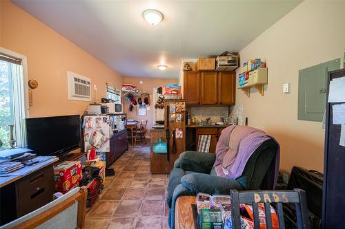 9255 Firehall Frontage Road, Salmon Arm, BC - Indoor Photo Showing Other Room