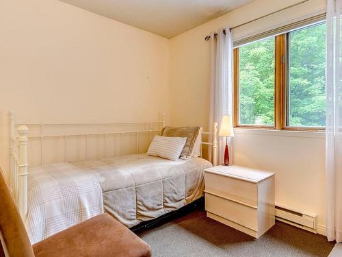Chambre Ã Â coucher - 323Z  - 325Z Ch. Boulanger, Sutton, QC - Indoor Photo Showing Bedroom