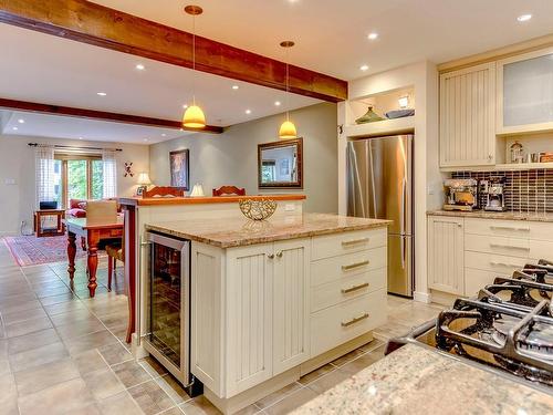 Vue d'ensemble - 323Z  - 325Z Ch. Boulanger, Sutton, QC - Indoor Photo Showing Kitchen With Upgraded Kitchen