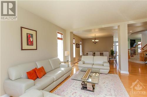 46 Whernside Terrace, Ottawa, ON - Indoor Photo Showing Living Room