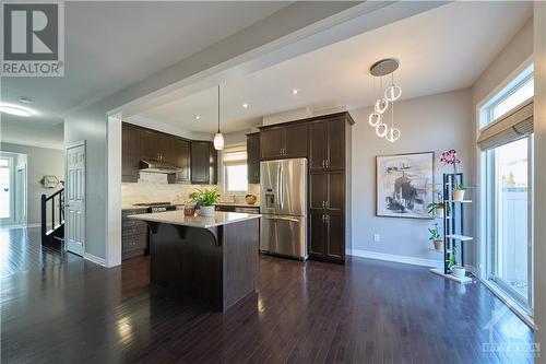 540 Dundonald Drive, Ottawa, ON - Indoor Photo Showing Kitchen With Upgraded Kitchen