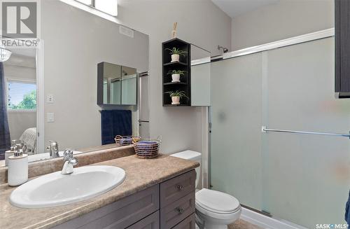 1625 Munroe Avenue, Saskatoon, SK - Indoor Photo Showing Bathroom