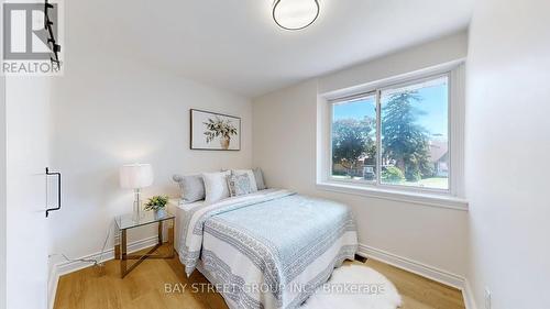 17 North Hills Terrace, Toronto, ON - Indoor Photo Showing Bedroom