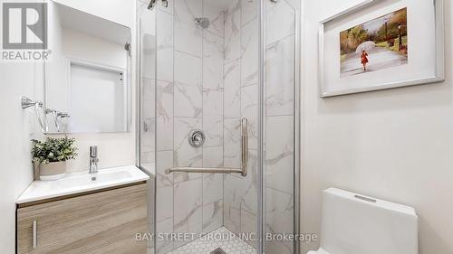 17 North Hills Terrace, Toronto, ON - Indoor Photo Showing Bathroom