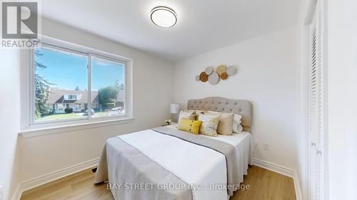 17 North Hills Terrace, Toronto, ON - Indoor Photo Showing Bedroom