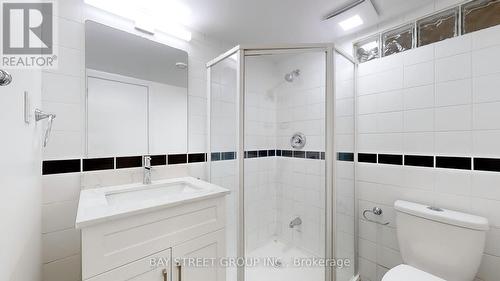 17 North Hills Terrace, Toronto, ON - Indoor Photo Showing Bathroom