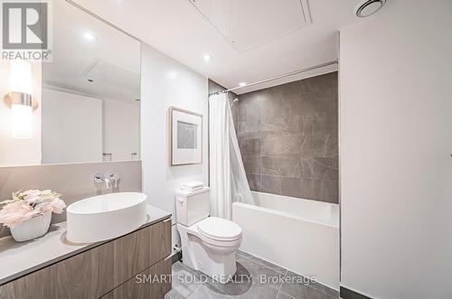 1208 - 161 Roehampton Avenue, Toronto, ON - Indoor Photo Showing Bathroom