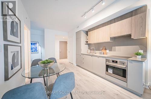 1208 - 161 Roehampton Avenue, Toronto, ON - Indoor Photo Showing Kitchen