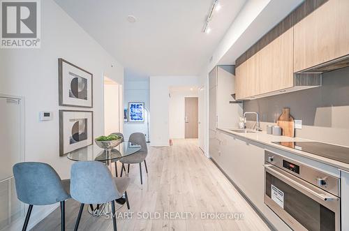 1208 - 161 Roehampton Avenue, Toronto, ON - Indoor Photo Showing Kitchen