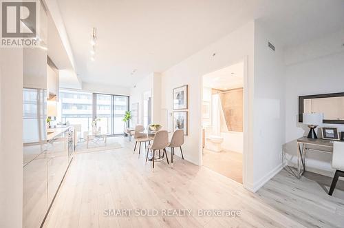 1208 - 161 Roehampton Avenue, Toronto, ON - Indoor Photo Showing Dining Room