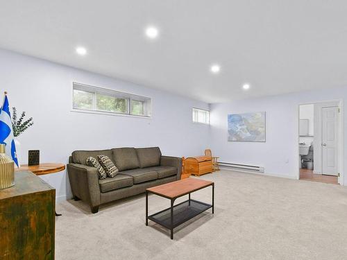 Family room - 7731 Av. Du Mail, Montréal (Anjou), QC - Indoor Photo Showing Living Room