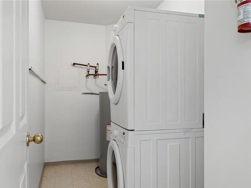 403-566 Stewart Ave, Nanaimo, BC - Indoor Photo Showing Laundry Room