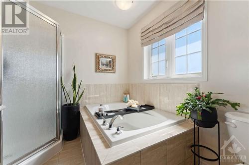 Ensuite with soaker tub - 224 Macoun Circle, Ottawa, ON - Indoor Photo Showing Bathroom
