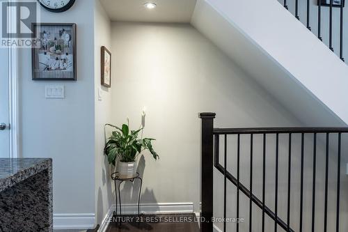 2027 Queensborough Gate, Mississauga, ON - Indoor Photo Showing Other Room