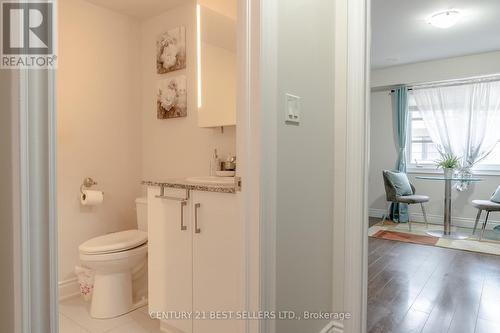 2027 Queensborough Gate, Mississauga, ON - Indoor Photo Showing Bathroom