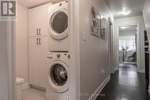 2027 Queensborough Gate, Mississauga, ON - Indoor Photo Showing Laundry Room