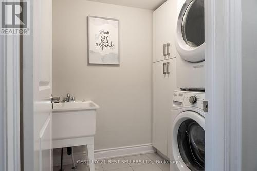 2027 Queensborough Gate, Mississauga, ON - Indoor Photo Showing Laundry Room